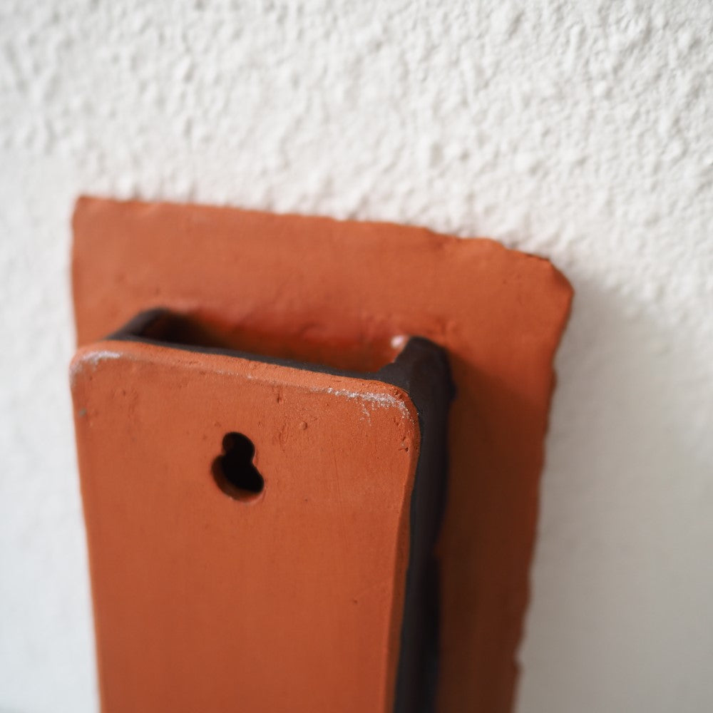 Væghængt vase