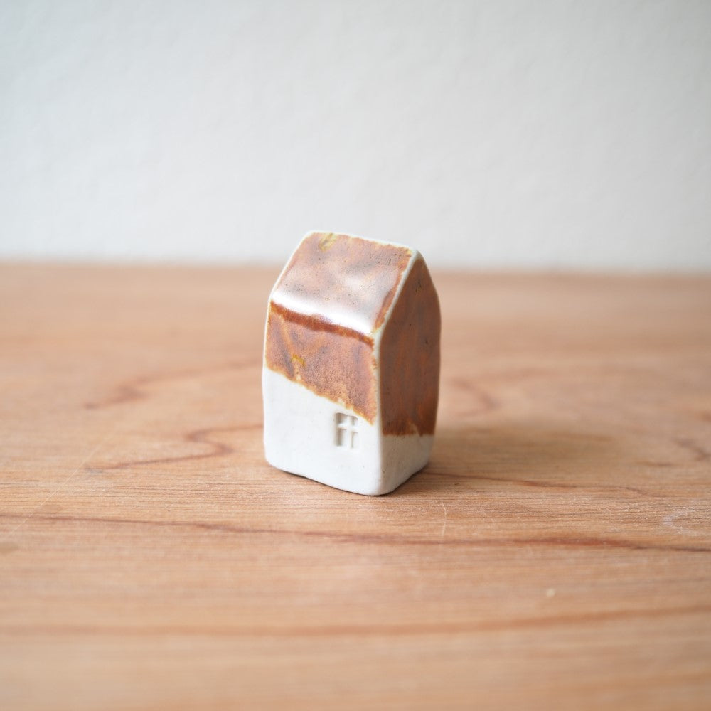 Travelling houses (multiple variants)