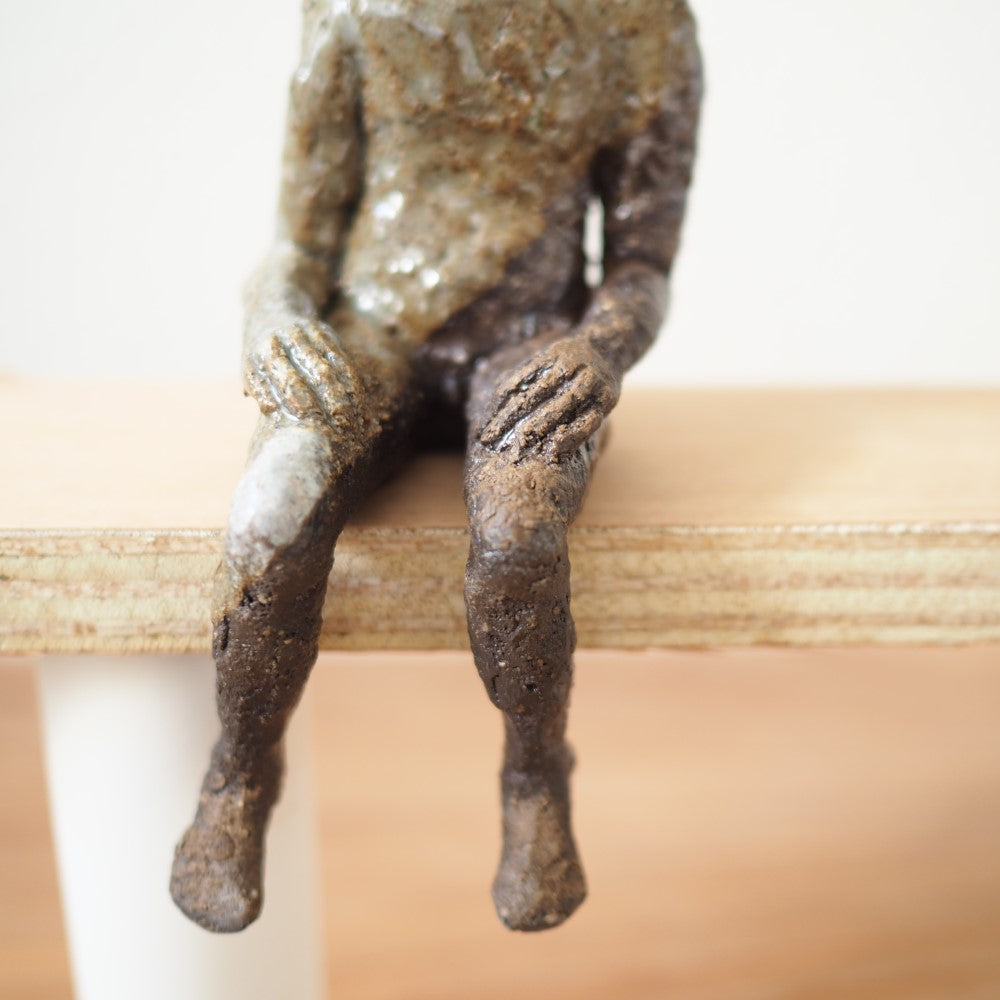 Lille siddende figur
