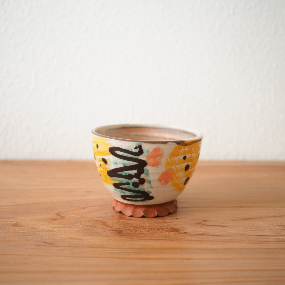 Bowls with pinched foot (multiple variants)