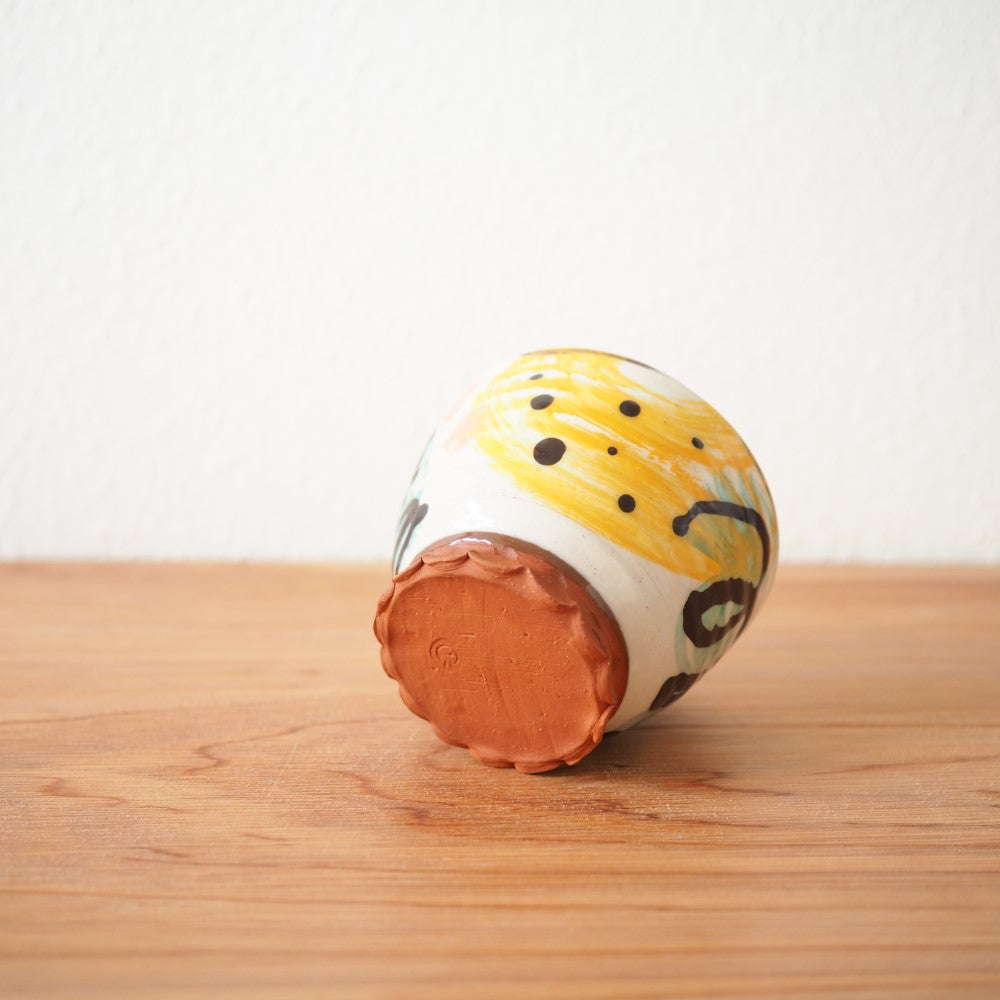 Bowls with pinched foot (multiple variants)
