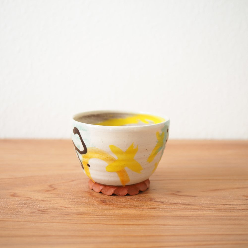 Bowls with pinched foot (multiple variants)