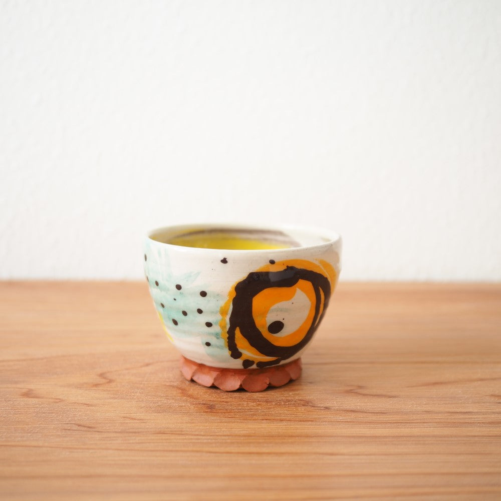 Bowls with pinched foot (multiple variants)