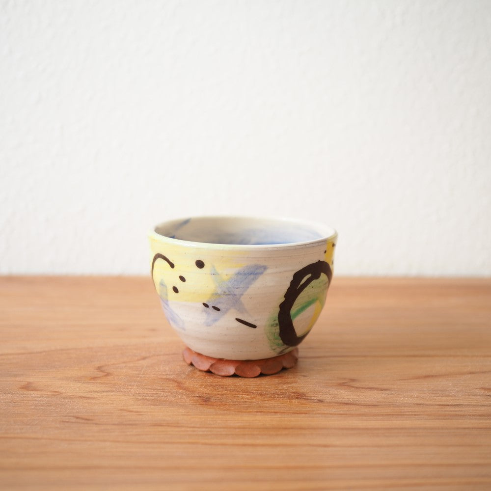 Bowls with pinched foot (multiple variants)