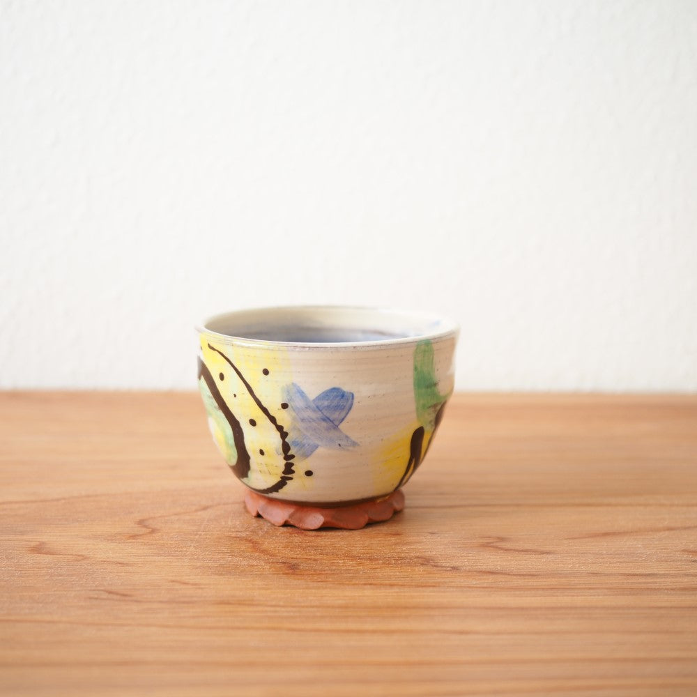Bowls with pinched foot (multiple variants)