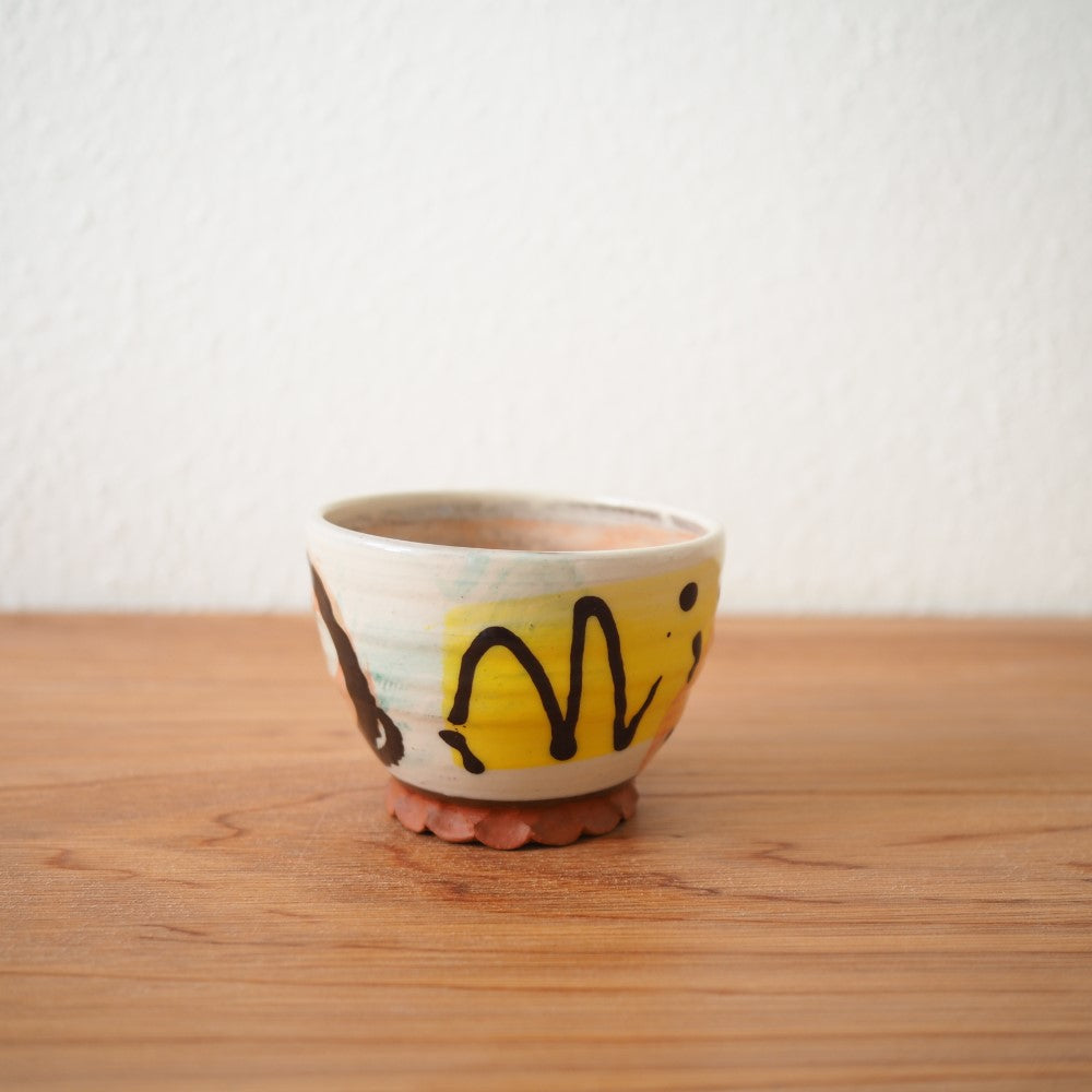 Bowls with pinched foot (multiple variants)