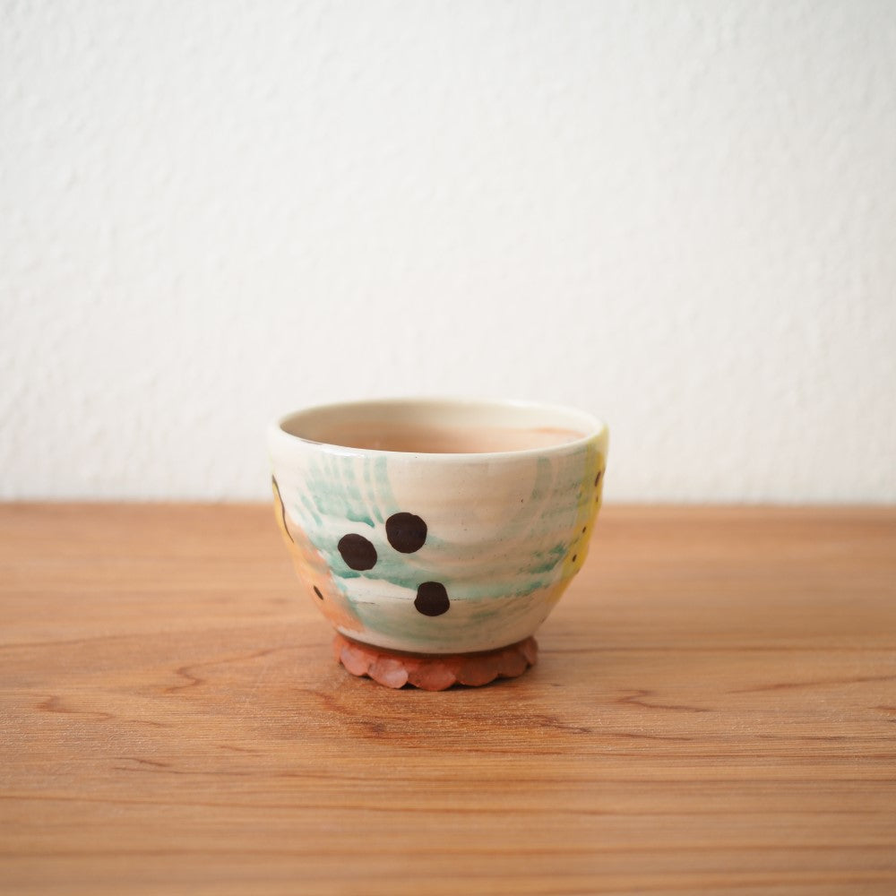 Bowls with pinched foot (multiple variants)