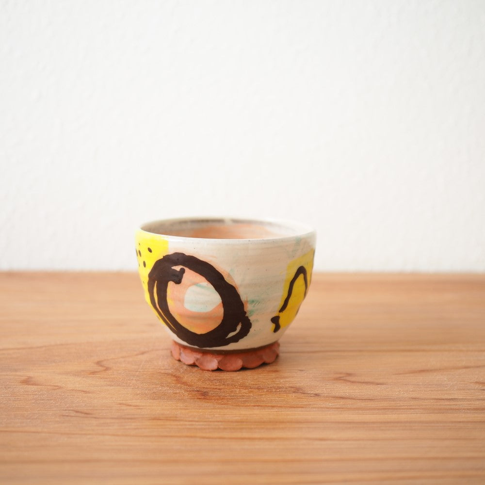 Bowls with pinched foot (multiple variants)