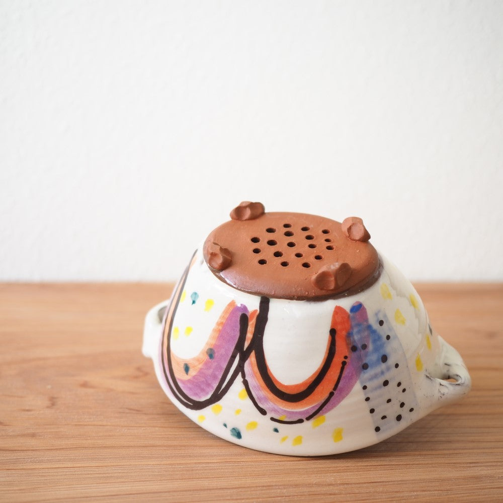 Oval colander