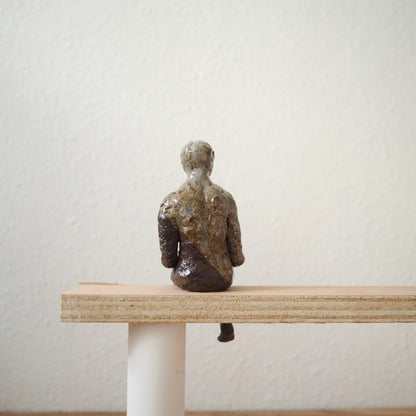 Lille siddende figur