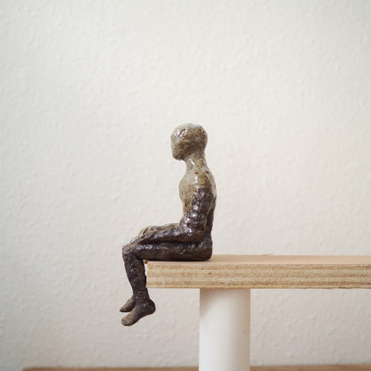 Lille siddende figur