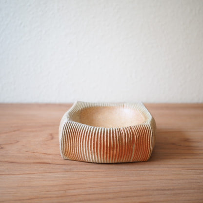 Pillow bowls (multiple variants)