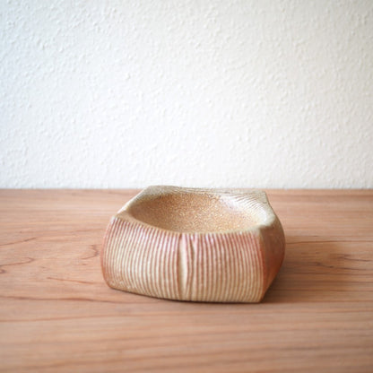 Pillow bowls (multiple variants)