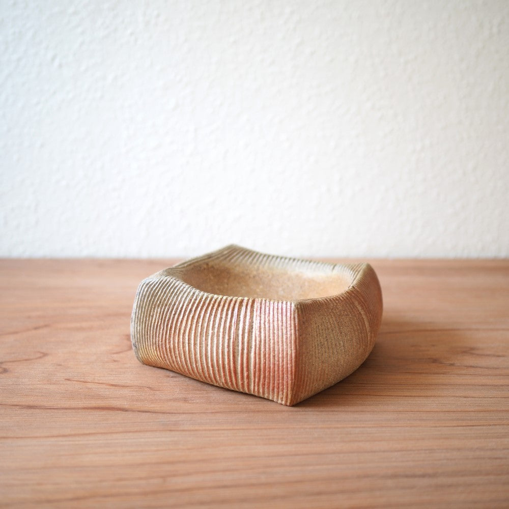 Pillow bowls (multiple variants)