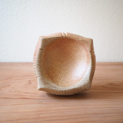 Pillow bowls (multiple variants)