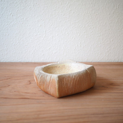 Pillow bowls (multiple variants)