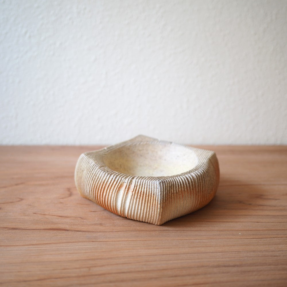 Pillow bowls (multiple variants)