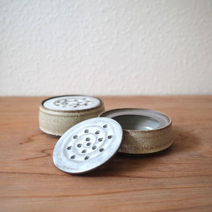 Lidded soap dish (multiple variants)